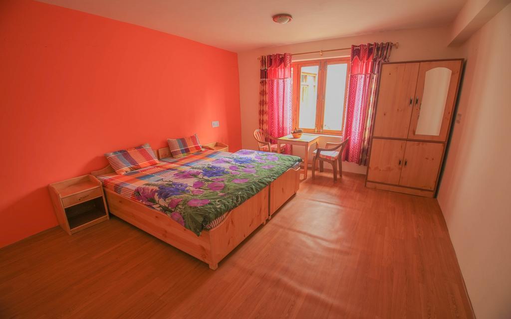 Tsetan Guest House เลห์ ภายนอก รูปภาพ