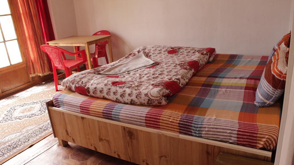 Tsetan Guest House เลห์ ภายนอก รูปภาพ