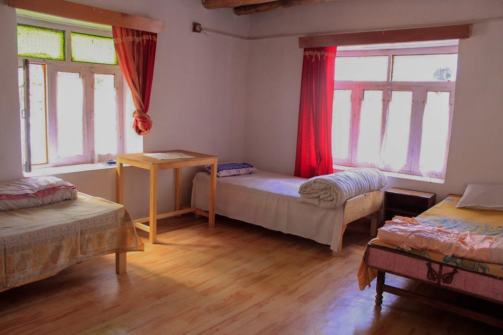 Tsetan Guest House เลห์ ภายนอก รูปภาพ