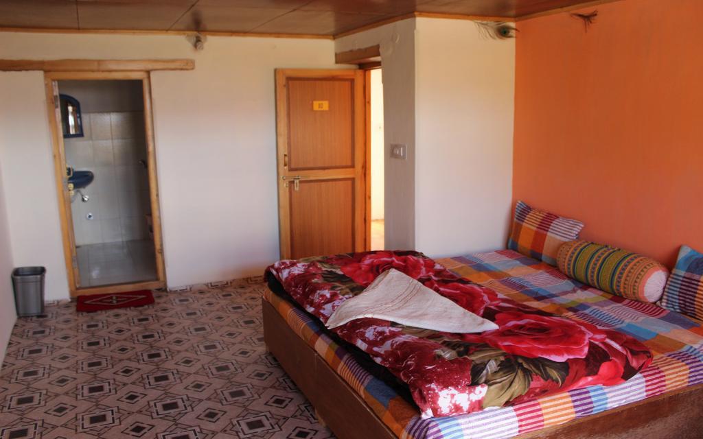 Tsetan Guest House เลห์ ภายนอก รูปภาพ